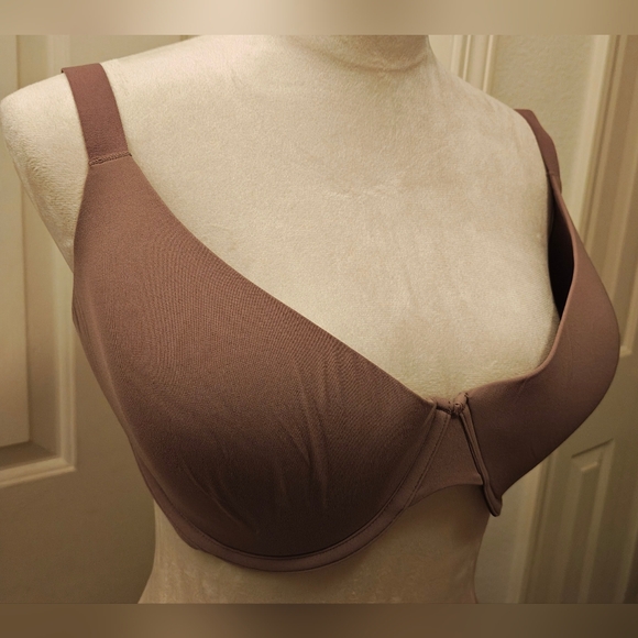 NWOT Skims Full Coverage Bra. - Picture 3 of 6